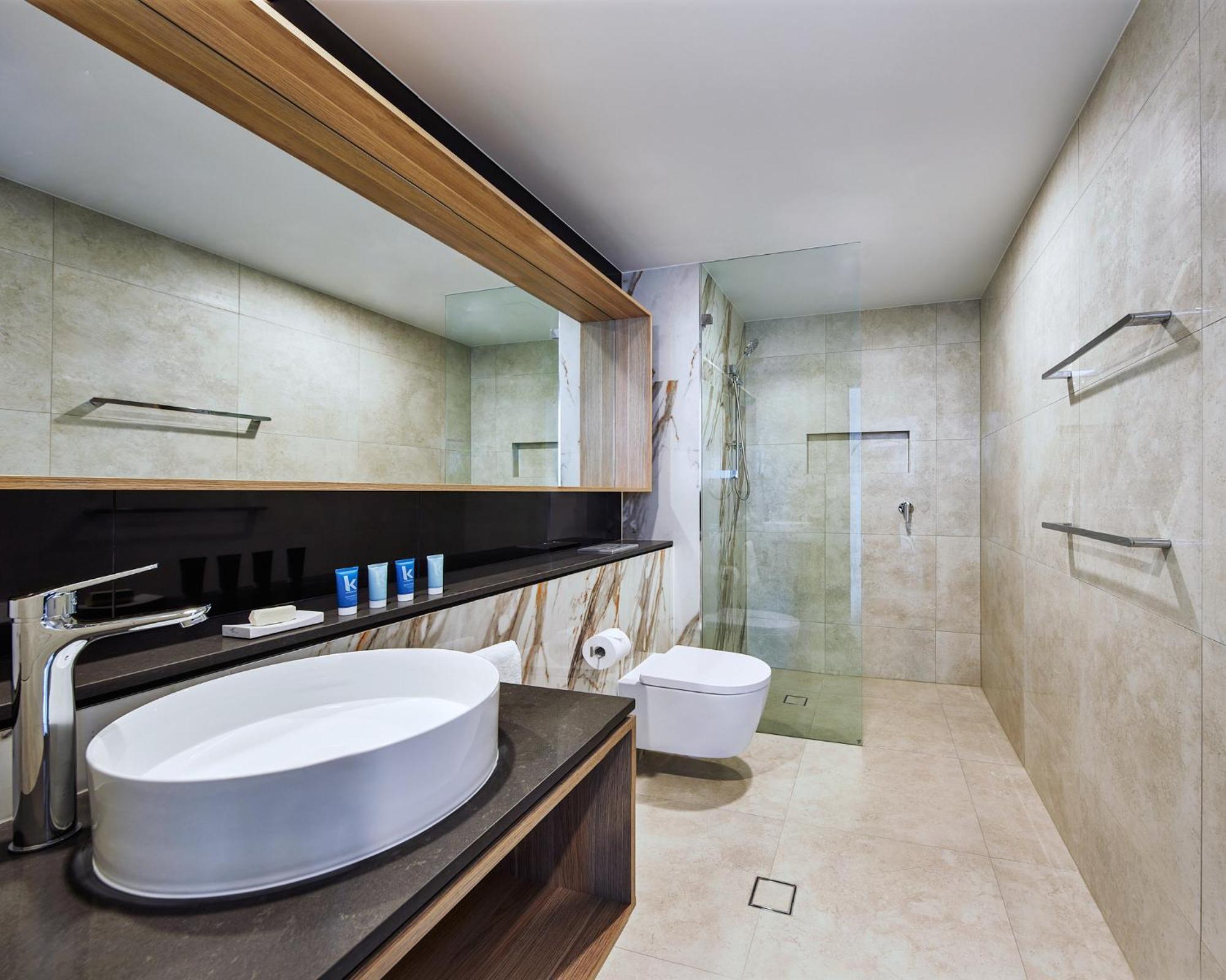 Meriton Hotel