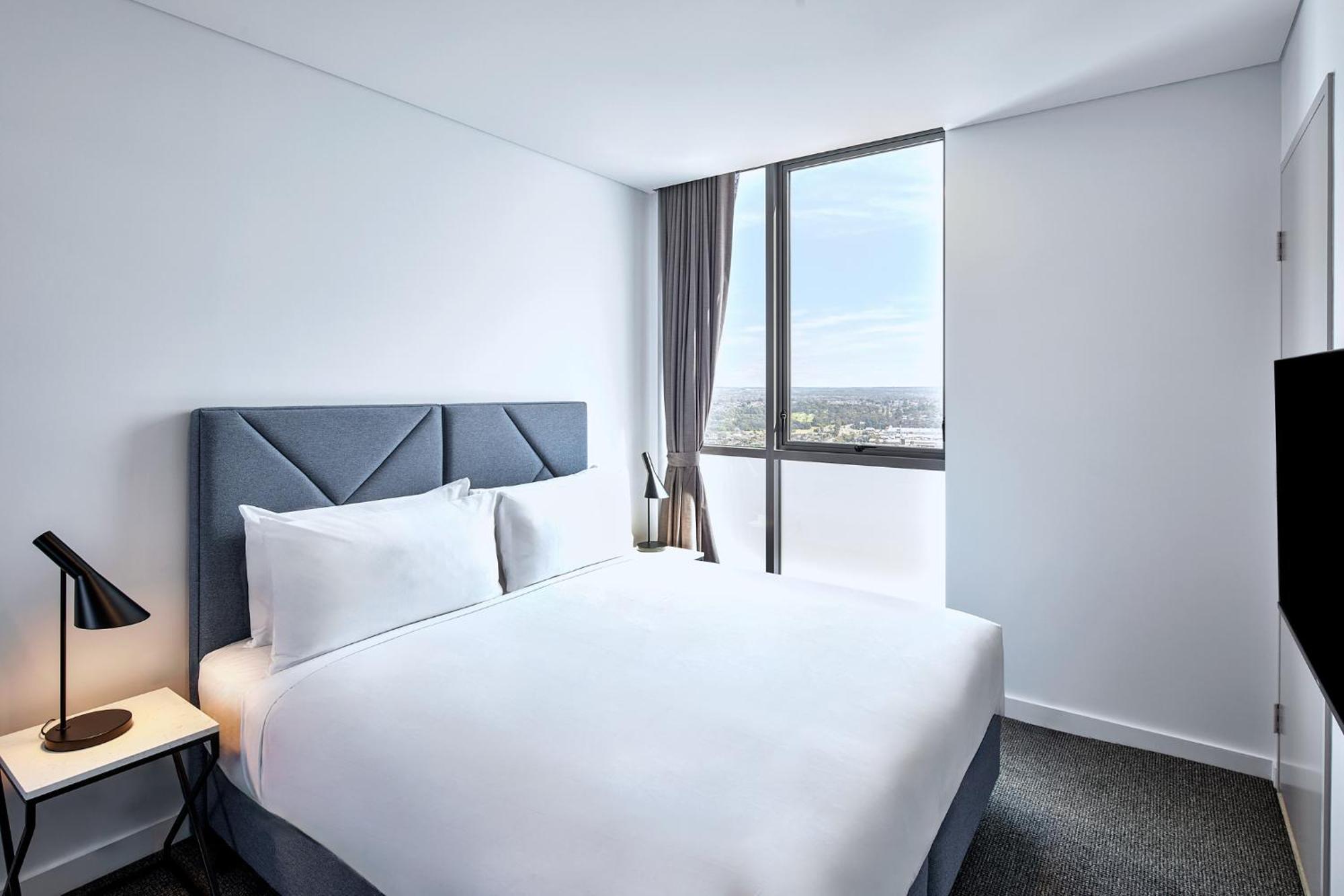 Meriton Hotel 5*
